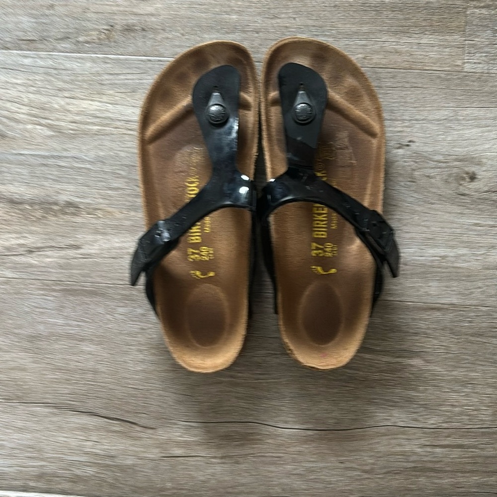 Birkenstock Gizeh sandal black patent